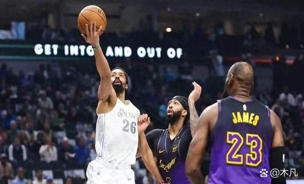 詹姆斯谈戴维斯：打独行侠总会有情绪 我们一起赢过总冠军