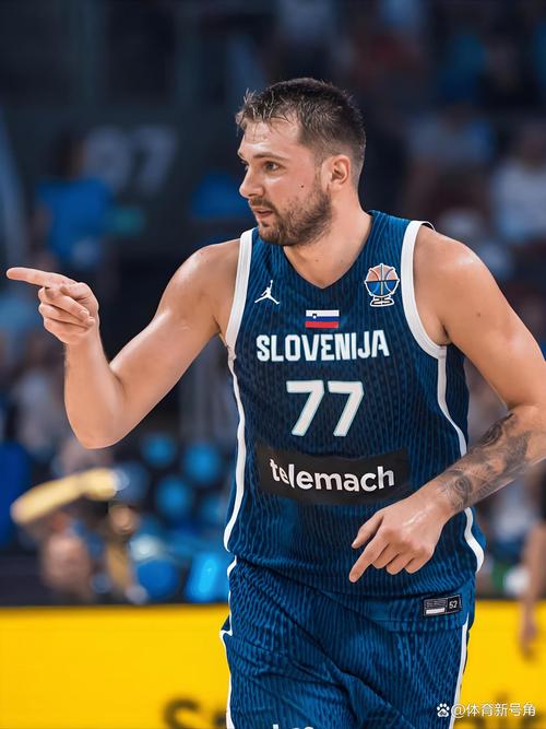 东契奇被吹犯规不满抱怨吃到技术犯规 克莱执行罚球命中